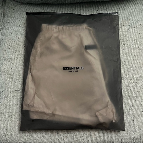 Fear of God Essentials Nylon Shorts Cloud Dancer Size XS Athleisure Streetwear - Picture 10 of 12